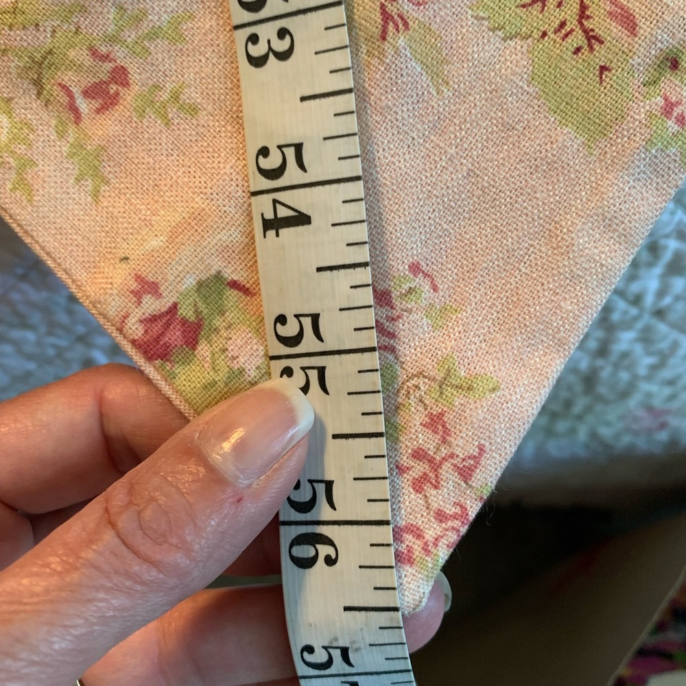 Cottage Style Floral Table Runner in Pink and Green - Picture 6 of 6